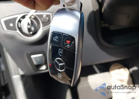 2018 Mercedes-Benz E 300 z USA, uszkodzony, nr VIN WDDZF4JB6JA320325